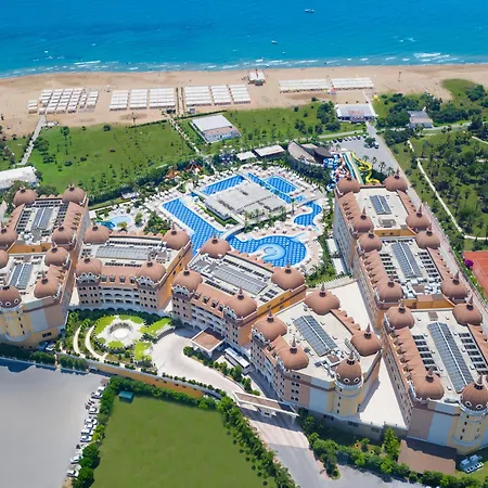 منتجع رويال الحمرا بالاس