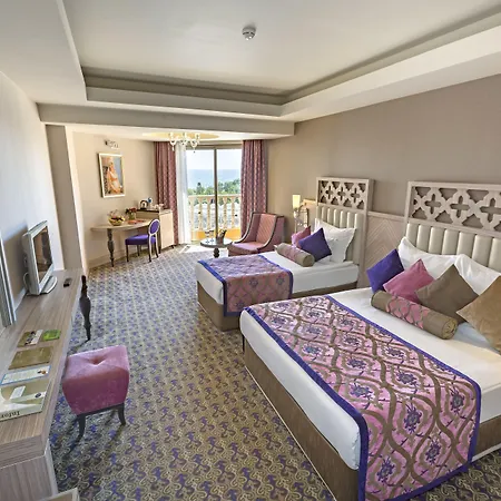 رويال الحمرا بالاس منتجع