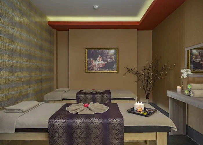 Ośrodek wypoczynkowy Royal Alhambra Palace Side