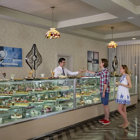 Royal Alhambra Palace Курортный комплекс 5*