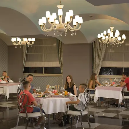 Feriested Royal Alhambra Palace 5*