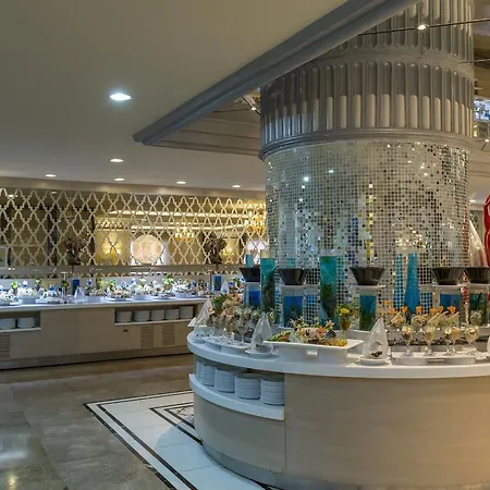 Курортный комплекс Royal Alhambra Palace 5*